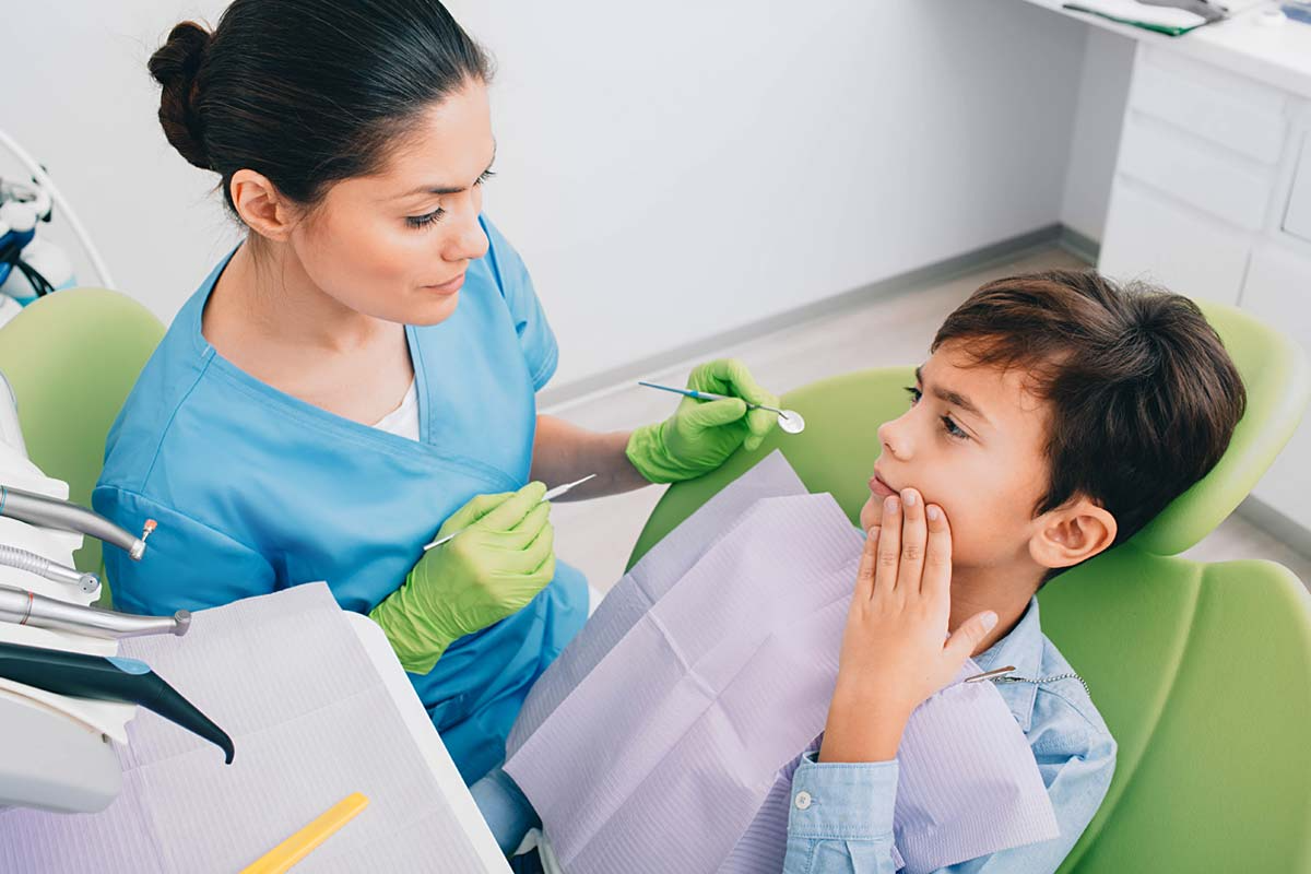 when to see dentist in pediatric dental emergency